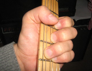 Bild "Solo-Gitarre:muting_finger_01.jpg"